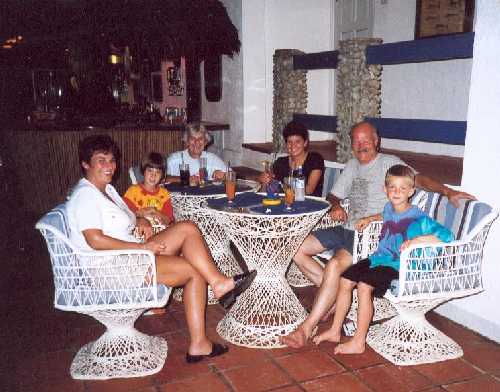 Familien Andersen i The Shipwreck Bar, efteråret 2000